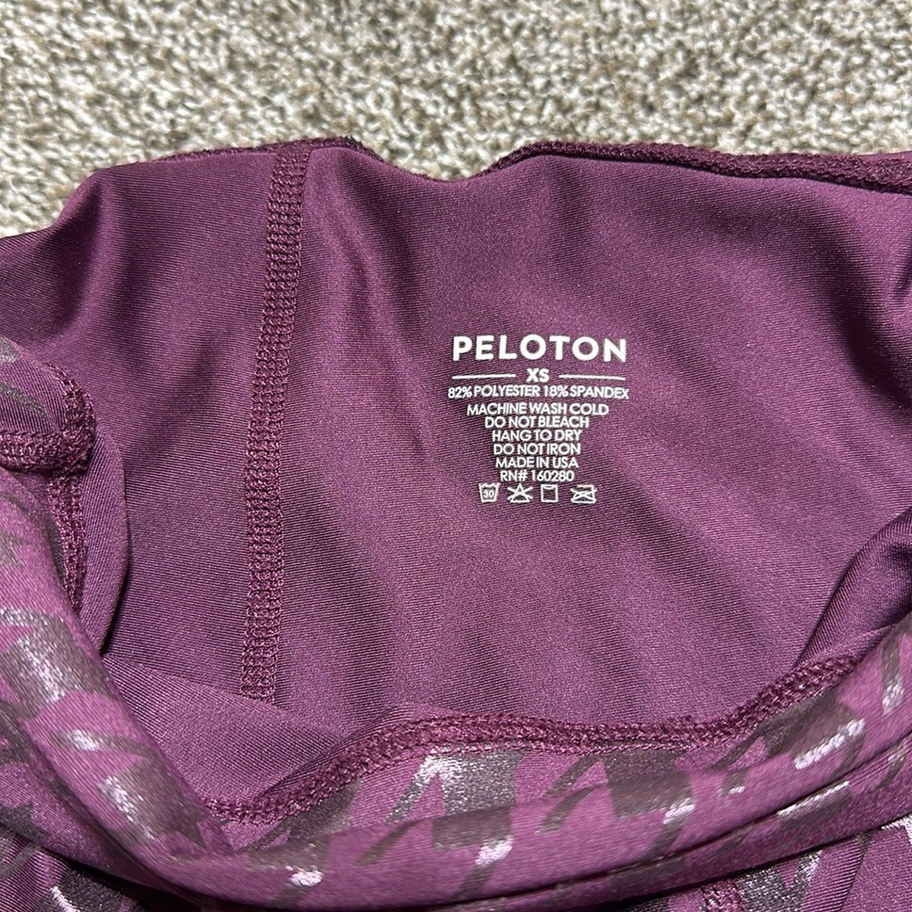 Peloton show up houndstooth XS leggings maroon shine shimmer. NWOT pristine. - Picture 8 of 9